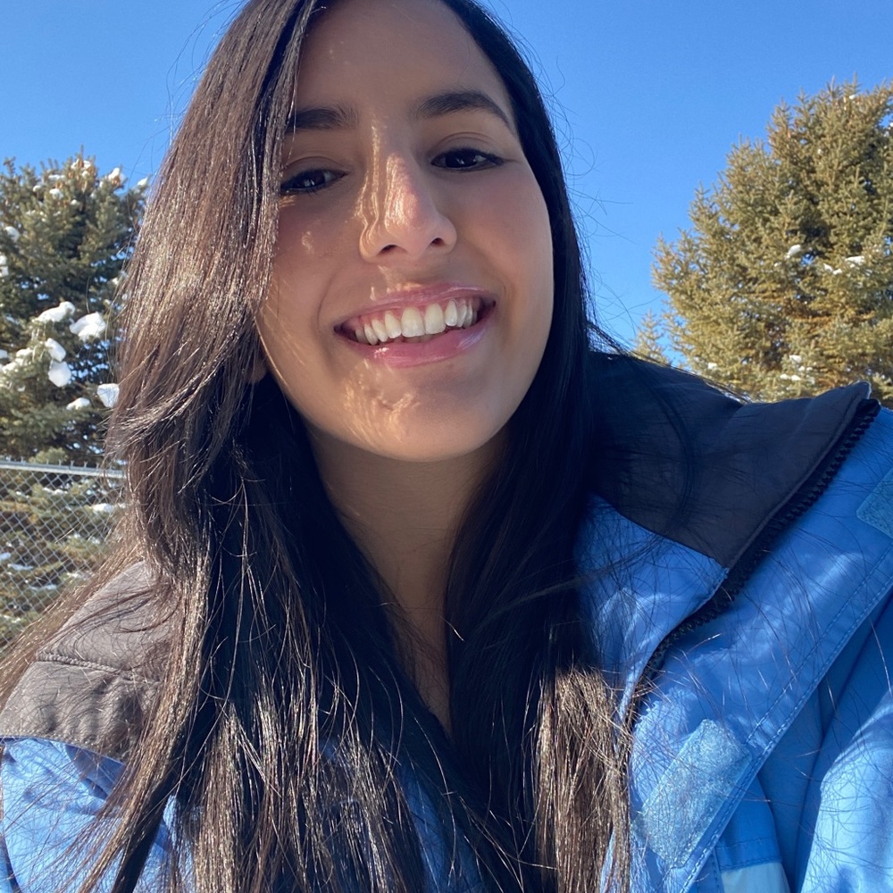 Meet your Posher, Daniela